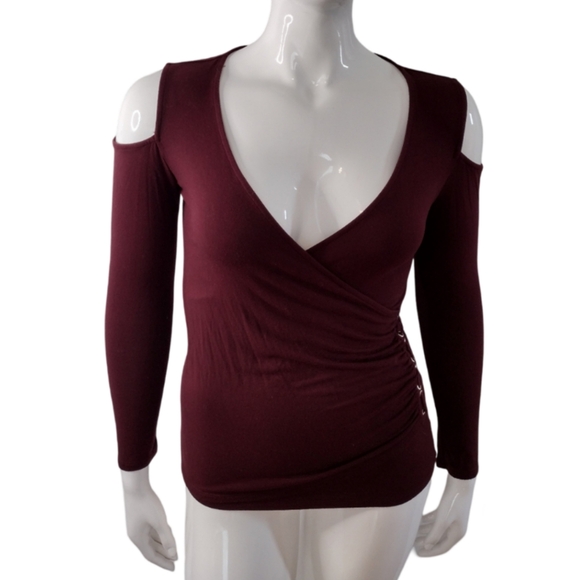 White House Black Market Cold Shoulder Long Sleeve Top Size Medium Burgundy New - Picture 4 of 4